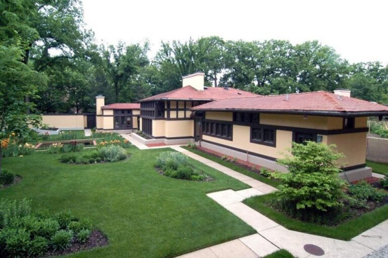 Frank Lloyd Wright – Still America’s Favorite Architect 60 Years After His Death!