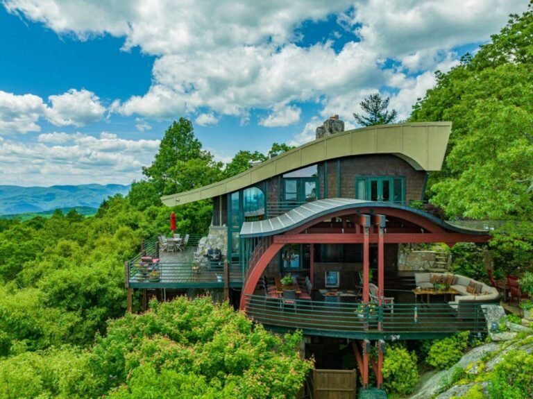 Burt Reynolds’ Iconic North Carolina Mountain Retreat Sells for $2.9 Million